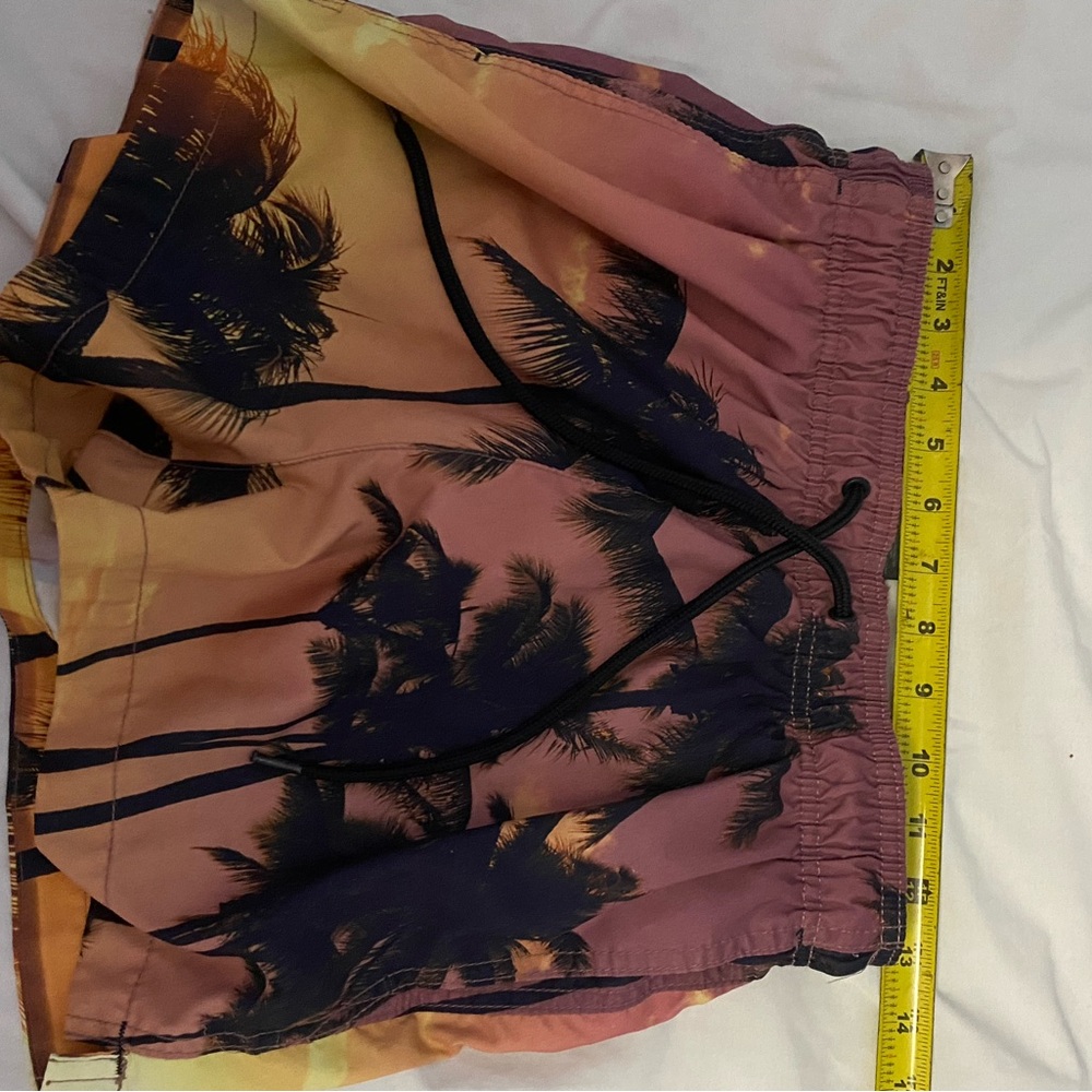 H&M Men’s Swim Shorts with Palm Tree Print – Beach Trunks, Size -Size S